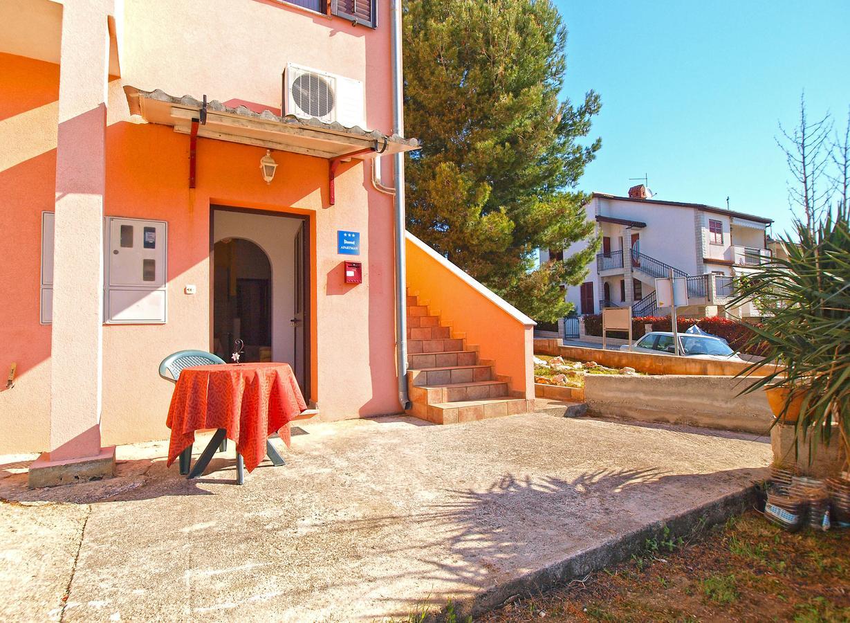 Apartments Sandra 1335 Pola Esterno foto
