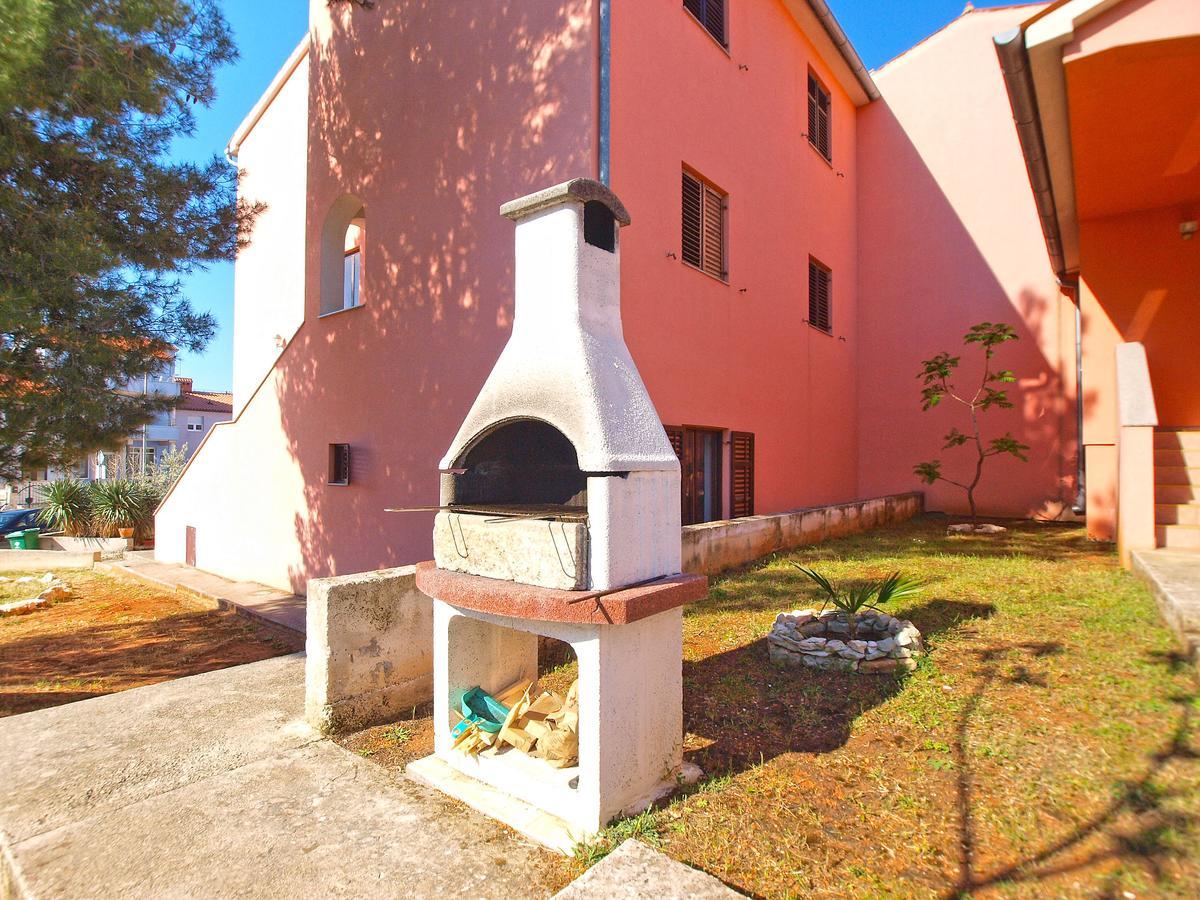 Apartments Sandra 1335 Pola Esterno foto