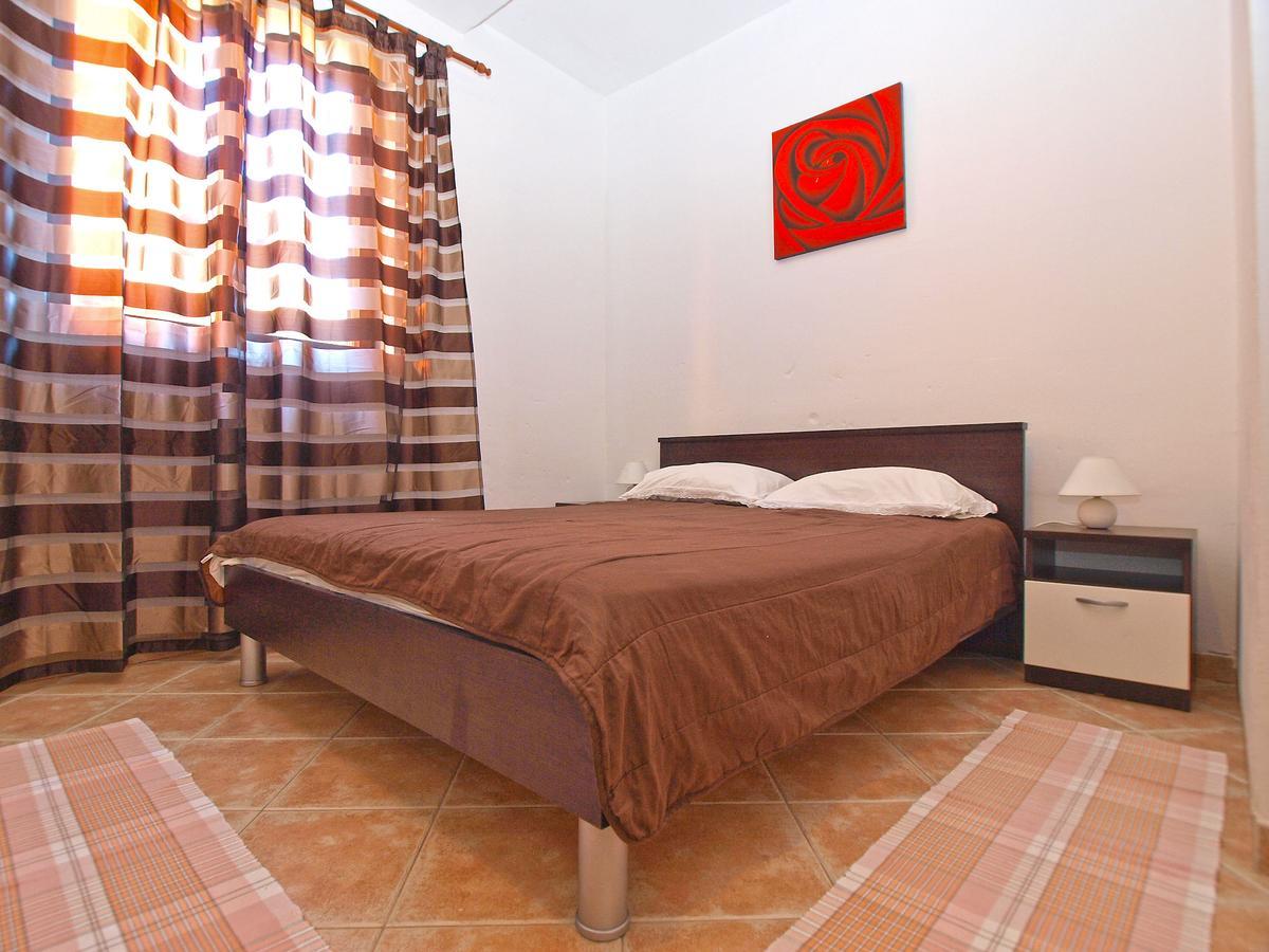 Apartments Sandra 1335 Pola Esterno foto